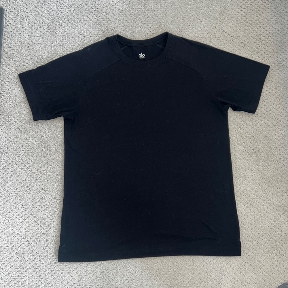 Men’s Alo Yoga Triumph T-Shirt • Size M • Black • Excellent condition!